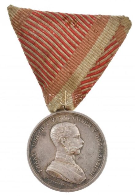 1914. 'Ferenc József II. osztályú Ezüst Vitézségi Érem' jelzetlen Ag kitüntetés mellszalaggal. Szign.: Tautenhayn T:2 Hungary 1914. 'Silver Gallantry Medal, 2nd Class' Ag decoration without hallmark, with ribbon. Sign.: Tautenhayn
