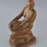 Kőműves László: Art Deco akt. Terrakotta, jelzett, kopásnyomokkal, 1930 körül, m: 29 cm