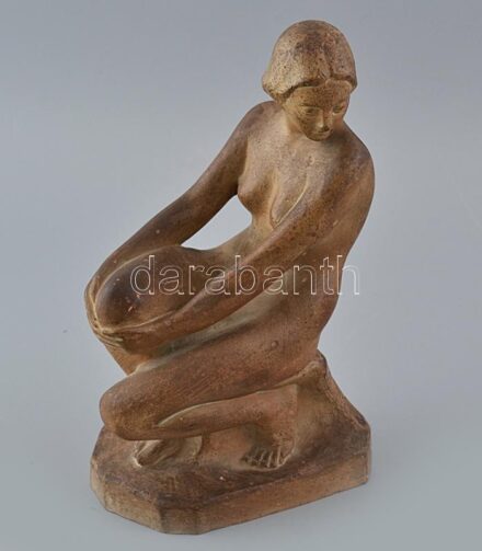 Kőműves László: Art Deco akt. Terrakotta, jelzett, kopásnyomokkal, 1930 körül, m: 29 cm