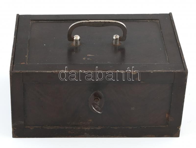 Régi pénztári kazetta / páncéldoboz, zománcozott fém, kulccsal, működő zárral, belül beütött sorszámmal. Korának megfelelő kopásokkal, rozsdafoltokkal, 26x18x12 cm - Image 2