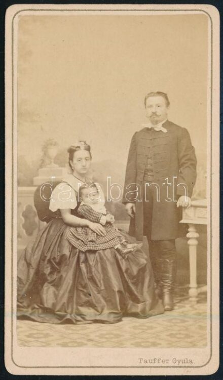 cca 1865 Kolozsvár, Kun Albert és neje, keményhátú fotó Tauffer Gyula műterméből, 10,5×6,5 cm