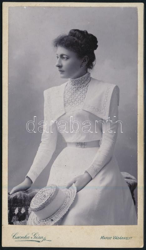 cca 1900 Antal Eliz, keményhátú fotó Csonka Géza marosvásárhelyi műterméből, hátoldalon a műterem képével, 15×8,5 cm