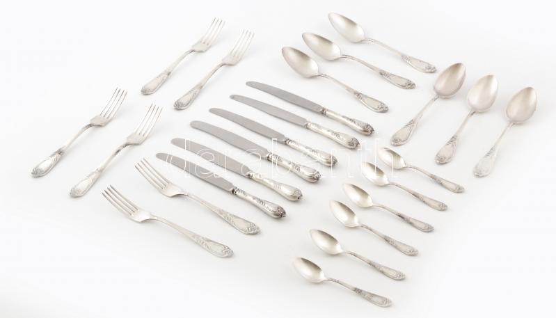 Díszes orosz / szovjet evőeszköz készlet, ezüstözött fém, hatszemélyes (kés, villa, leveses- és kiskanál). Jelzettek, kis kopásnyomokkal.