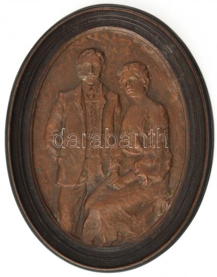 Kutas László (1936-): Családi fotóalbum. Bronz. jelzett 26x19 cm