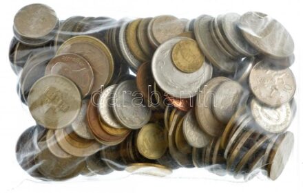 Vegyes, magyar és külföldi érmetétel ~1kg-os súlyban, közte több egzotikus ország T:vegyes Mixed, Hungarian and foreign coin lot with several egzotic countries (~1kg) C:mixed