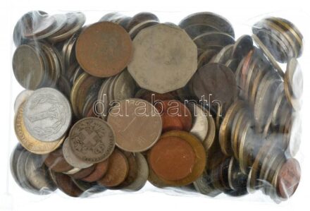 Vegyes, magyar és külföldi érmetétel ~1kg-os súlyban, közte több egzotikus ország T:vegyes Mixed, Hungarian and foreign coin lot with several egzotic countries (~1kg) C:mixed