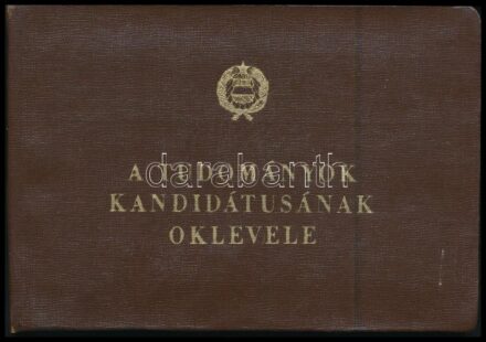 1959 Tudományok kandidátusának oklevele, Vadász Elemér (1885-1970) kétszeres Kossuth-díjas geológus autográf aláírásával, a Tudományos Minősítő Bizottság elnökének és titkárának olvashatatlan autográf aláírásával