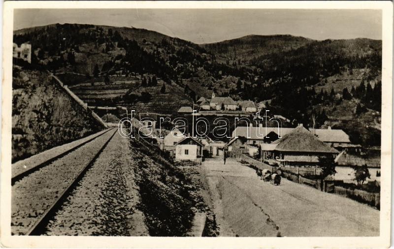 1943 Gyimes, Ghimes; Rákóczi várrom, magyar-román határ, vasútvonal / castle ruins, Hungarian-Romanian border, railway line