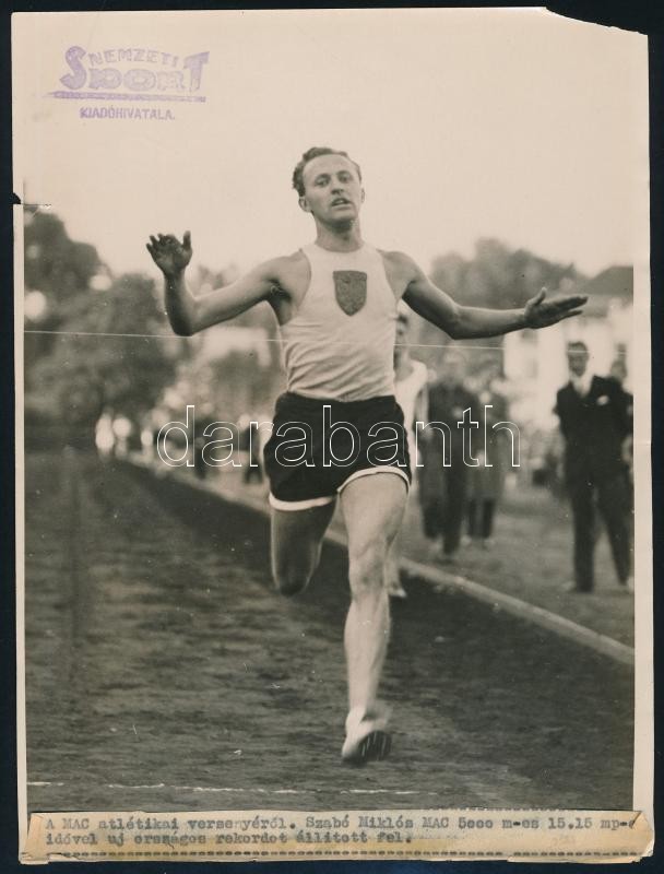 Szabó Miklós olimpikon, atléta, feliratozott Nemzeti Sport Sajtófotó, sérült, 24×18 cm