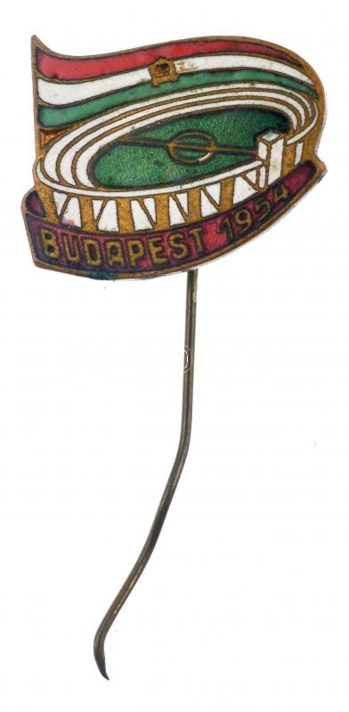 1954. 'Budapest 1954' Magyarország-Anglia futball mérkőzés hazai visszavágójára készített jelvény változata, csak magyar zászlóval zománcozott fém jelvény (18x22mm) T:1-,2