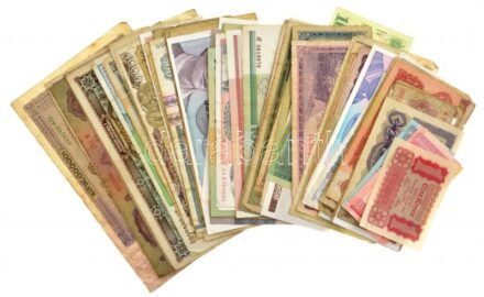 70db-os magyar és külföldi bankjegyből álló tétel T:vegyes 70pcs Hungarian and foreign banknote lot C:mixed