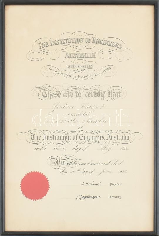 1952 Ausztrál mérnöki díszoklevél. Üvegezett fakeretben. 47,5x31 cm.