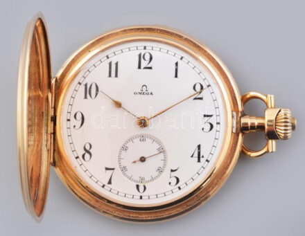 Omega 14K arany (au) zsebóra, dupla arany tokos. Szép állapotban, jelzett, hibátlan számlappal, működőképes, egy minimális horpadással. d: 50 mm, br 77,6 g