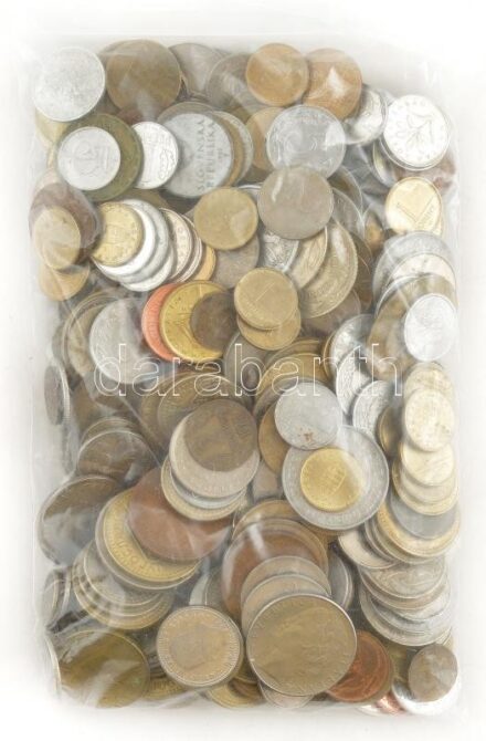 Vegyes, magyar és külföldi érmetétel ~1kg-os súlyban T:vegyes Mixed, Hungarian and foreign coin lot (~1kg) C:mixed
