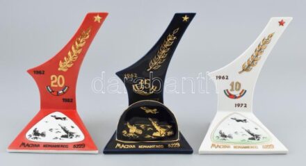 3db Hollóházi Magyar Hadsereg 5229 emlék tárgy, jelzett, hibátlan, m: 20 cm