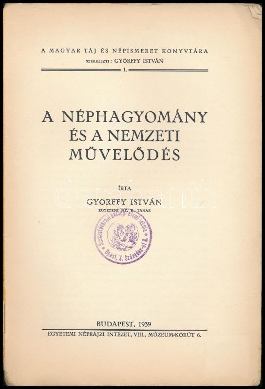 Győrffy István: A néphagyomány és a nemzeti művelődés. A magyar táj és népismeret könyvtára 1. Bp., 1939, Egyetemi Néprajzi Intézet, 91+(1) p. Kiadói papírkötés, kissé sérült borítóval, régi intézményi bélyegzővel. - Image 2