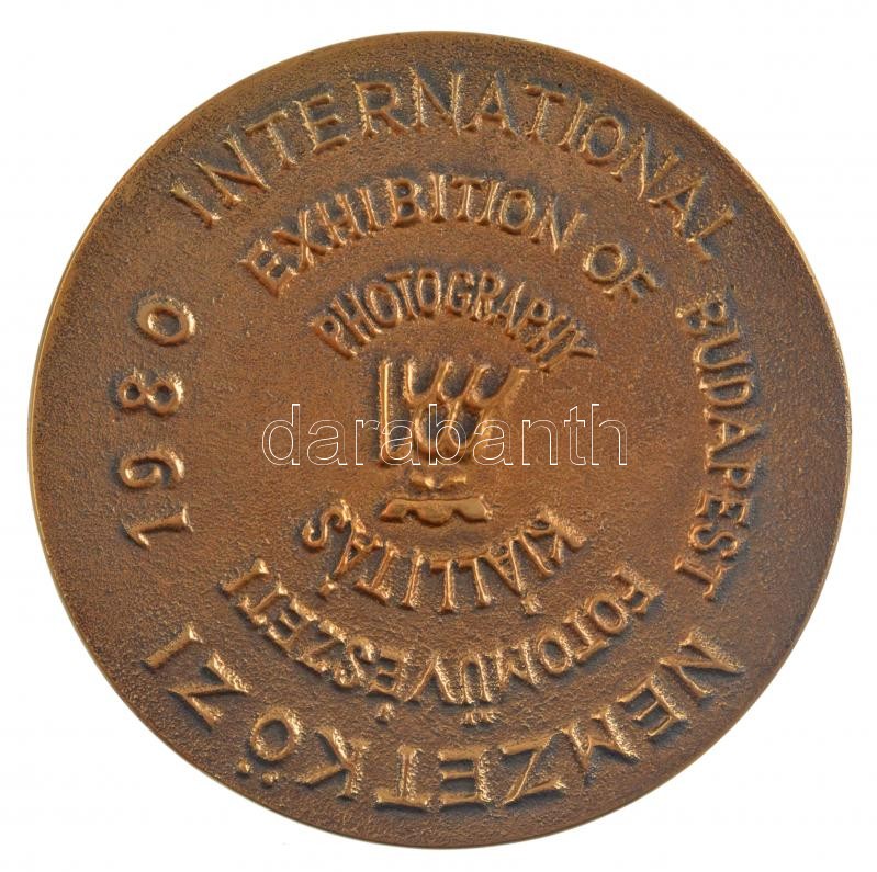 1980. 'Nemzetközi Fotóművészeti Kiállítás Budapest 1980 - International Exhibiton of Photography' kétoldalas, öntött bronz plakett (98mm) T:1- - Image 2