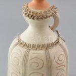Kiss Roóz Ilona (1920-2010): Női figura, mázas kerámia, kézzel festett, jelzett, hibátlan, m: 39 cm - Image 4