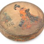 Japán fadoboz, kézzel festett fedéllel, kissé foltos és kopott, 22x6 cm