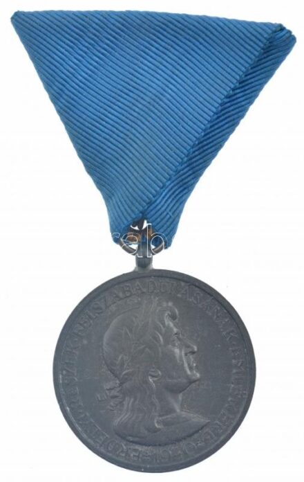 1940. 'Erdélyi részek felszabadulásának emlékére' Zn emlékérem mellszalaggal. Szign.:Berán T:1- Hungary 1940. 'Commemorative Medal for the Liberation of Transylvania' Zn medal with ribbon. Sign.:Berán C:AU NMK 428