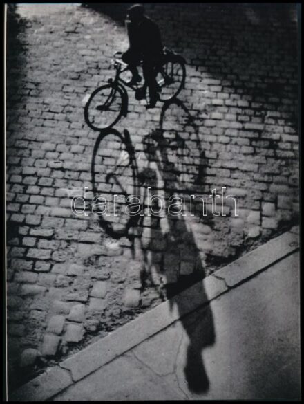 cca 1933 Dulovits Jenő (1903-1972) budapesti fotóművész hagyatékából mai nagyítás (Kerékpáros), 24x17,7 cm