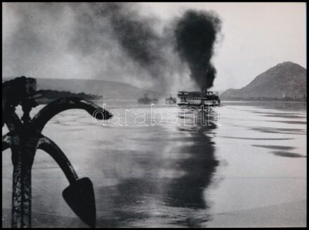 cca 1922 Gőzhajó a Dunán, Kerny István (1879-1963) budapesti fotóművész hagyatékából 1 db mai nagyítás, 17,7x24 cm