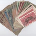 21db-os vegyes, Korona-, Pengő- és Forint bankjegytétel, közte 1949. 100Ft (2x) T:III,III-