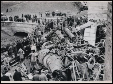 1931 szeptember 13. Biatorbágy, Matuska Szilveszter vasúti robbantásának helyszíni felvétele, 1 db mai nagyítás, 17,7x24 cm