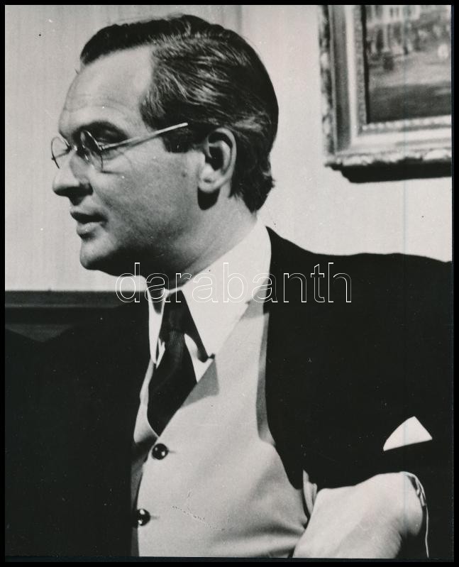 cca 1969 Latinovits Zoltán ,,Az örökös' című film két jelenetében, 2 db vintage produkciós filmfotó, ezüst zselatinos fotópapíron, 18x24 cm és 19x15,6 cm - Image 2