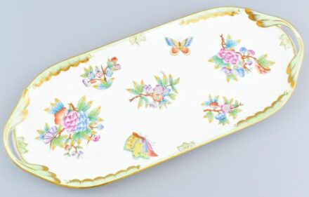 Herendi Viktória mintás szendvicses tál. Kézzel festett, jelzett, hibátlan. 36 cm