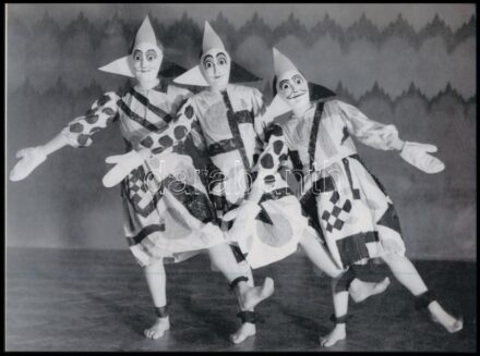 cca 1935 Marionettfigurák a táncteremben, Hegyei Tibor (1898-1935) budapesti fotóművész felvétele, 1 db mai nagyítás jelzés nélkül, 17,7x24 cm