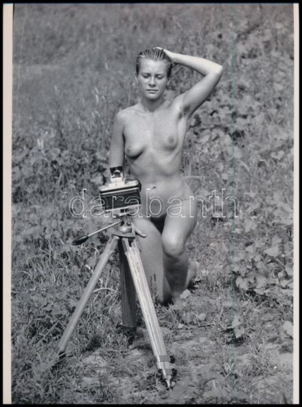 cca 1978 Önkioldós felvétel az éppen divatos ,,fazonokról', 1 db mai nagyítás, 24x17,7 cm