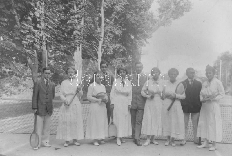 cca 1920 Tenisz társaság, 3 db vintage üveglemez NEGATÍV Kerny István budapesti fotóművész hagyatékából, 9x12 cm - Image 2