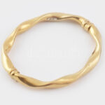 Arany (Au/14K) Design karreif, jelzett, d: 6 cm, nettó: 9,9g / 14 ct gold design arm-reif bracelet. Hallmarked