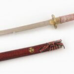 Katana gyűjtői másolat, réz kobrafejes markolattal, m: 59 cm.