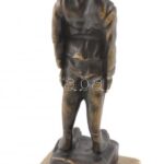 Jelzés nélkül: Bronz I. világháborús katona szobor, mészkő talapzaton. 23 cm Jelzés nélkül - Image 3