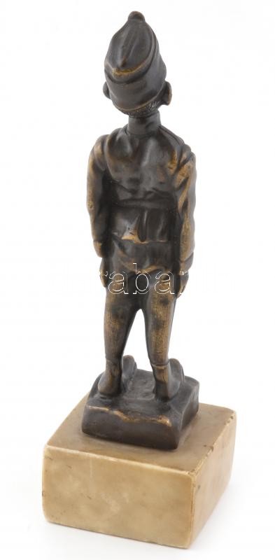 Jelzés nélkül: Bronz I. világháborús katona szobor, mészkő talapzaton. 23 cm Jelzés nélkül - Image 3