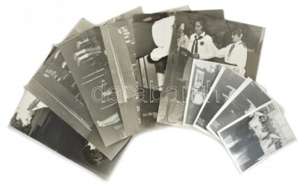 cca 1970-1980 12 db úttörő életet bemutató fotó, 18×13 és 30×24 cm