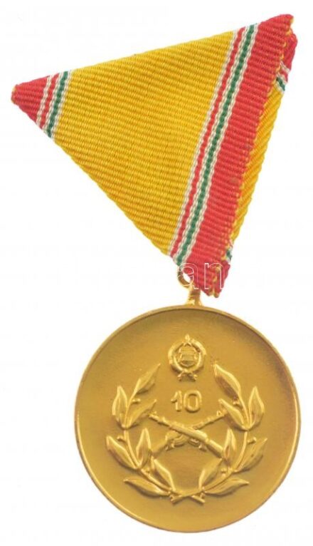 1983. 'Honvédelmi Érdemérem' 10 év után aranyozott Br kitüntetés mellszalagon, díszdobozban T:1- patina NMK 657