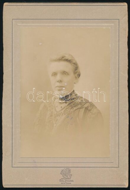 cca 1900-1910 2 db kabinetfotó: Nő portréja, Sol. Young Studios New York, 20x13,5 cm + Fiatal lány és fiú, Székely és Társa budapesti műterméből, 21x13 cm