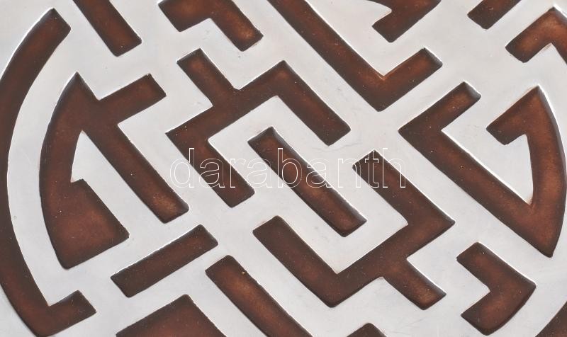 Svasztika motívumos alumínium design tányér, műgyanta betéttel. 30x30cm - Image 2