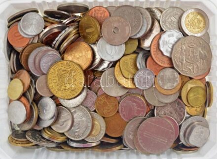 Vegyes külföldi érmetétel ~2kg-os súlyban, közte több egzotikus ország, nagyrészt szép állapotú darabok T:1-2 Mixed foreign coin lot with several egzotic countries, mostly in good condition (~2kg) C:UNC-XF