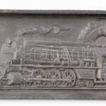 cca 1910-1920 Gőzmozdonyos mintájú ón hamutartó, jó állapotban, 9×18 cm / Vintage pewter ashtray with locomotive