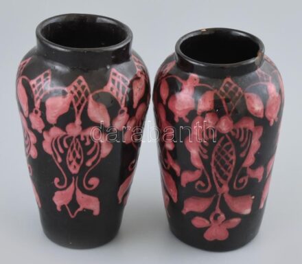 Hódmezővásárhelyi vázapár, egyik sérült, jelzett, m: 14-14,5 cm