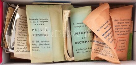 Egy doboznyi vegyes régi fotó és negatív, pár száz darab