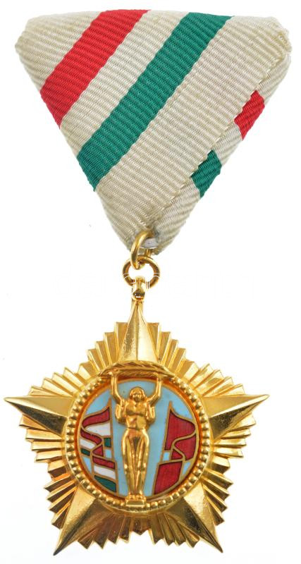 1984. 'Április Negyedike Érdemrend' aranyozott, zománcozott bronz kitüntetés mellszalaggal, T:1- / Hungary 1984. 'Order of Merit of April Fourth' gilt, enamelled bronze decoration with ribbon C:AU NMK 720.