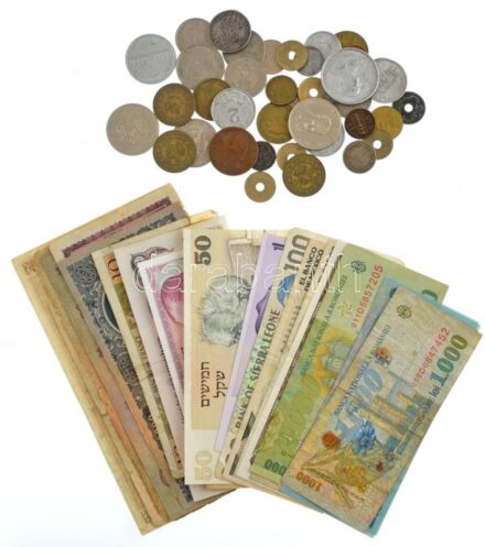 Vegyes, magyar és külföldi érméből és bankjegyből álló tétel, 43db érmével és 25db bankjeggyel. Közte: 1945. 5P Al 'Parlament' + Románia 1930. 20L sárgaréz 'II. Károly' (2x) T:vegyes Mixed, Hungarian and foreign coin and
