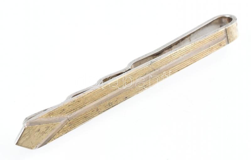 Aranyozott ezüst(Ag) nyakkendőcsipesz, jelzett, karcolásokkal, 5,2×0,4 cm, nettó: 4,4 g