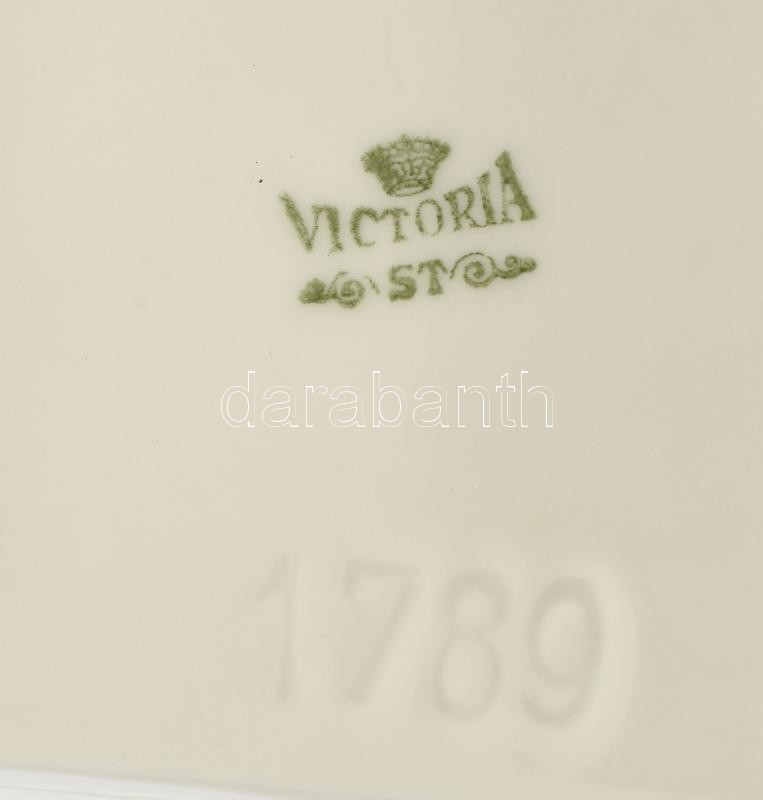 Victoria jelzett porcelán bonbonier, matricás lovaspóló jelenettel, kopásnyomokkal, 9x7,5 cm - Image 2