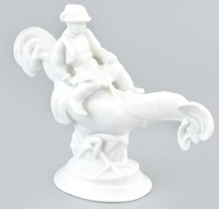 Herendi porcelán Kakas Marci, festetlen, jelzett(mélynyomás), máz alatti hajszálrepedésekkel, kis tűzrepedéssel a könyökénél m: 14,5 cm, h: 18 cm
